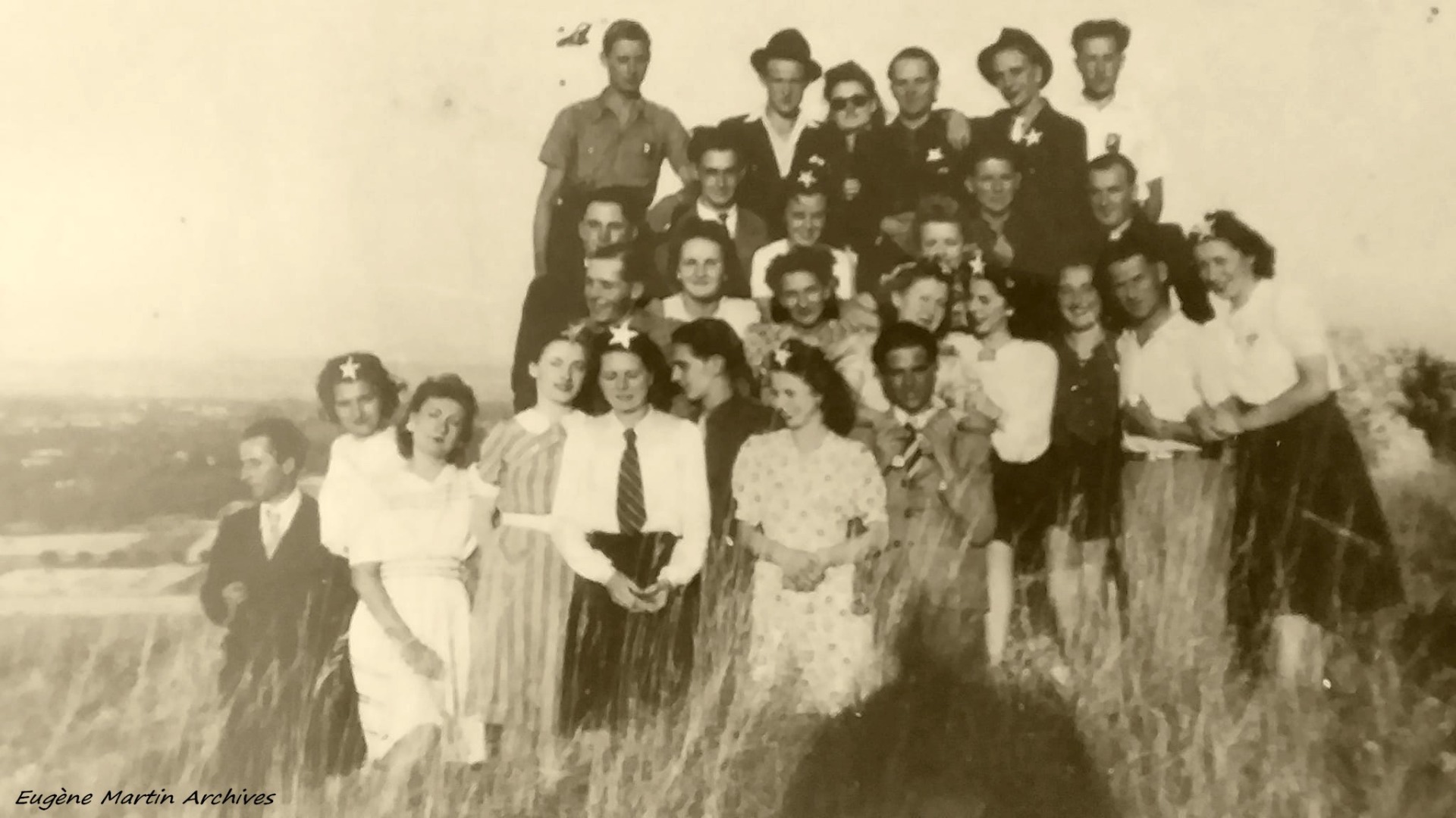 Issu d'une famille honorable montségurienne, cet enfant du Pays fortement attaché à la langue Provençale, veut faire apprendre aux jeunes générations la langue de nos aïeux, renouer avec l'histoire du passé, en faisant redécouvrir les traditions, les métiers, enfin la vie du village autrefois... Aidé par quelques passionnés comme lui, il créera en 1926 une Association, qu'ils nommeront "L'Escolo di Lavando" en souvenir de leur ainée, elle sera elle aussi, affilie au Félibrige.